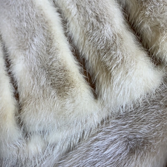 Robinson’s California Vintage Cream and Brown Fur Coat - Picture 4 of 9